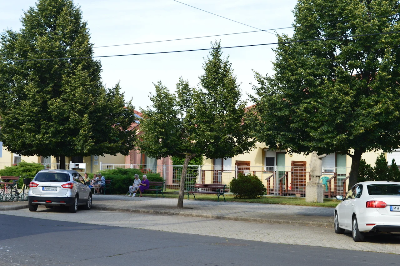 "EZÜSTÁG" Gondozási Központ
